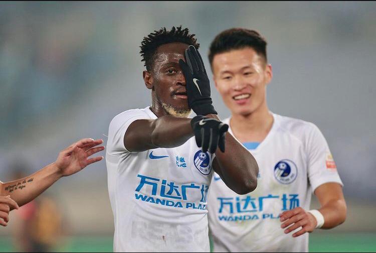 Ghana attacker Emmanuel Boateng converts penalty to help Dalian Pro to defeat Tianjin 3-1