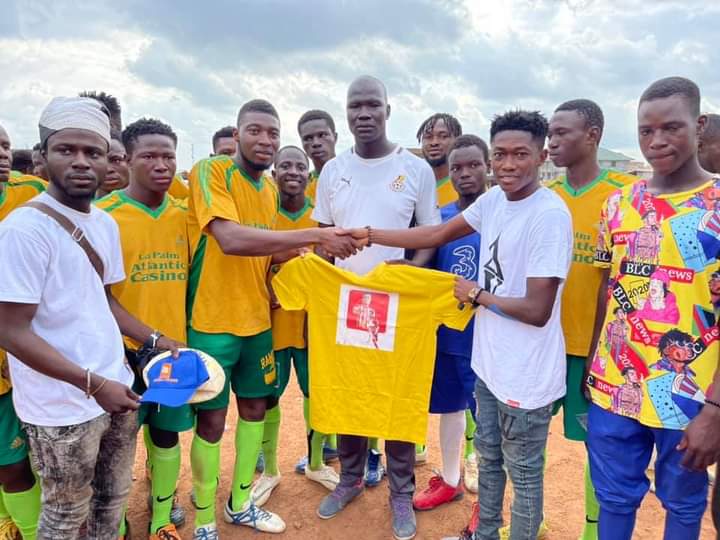 Hearts of Oak's Manaf Gumah Jnr presents footballs to 3rd Division side Bawku Market Complex FC