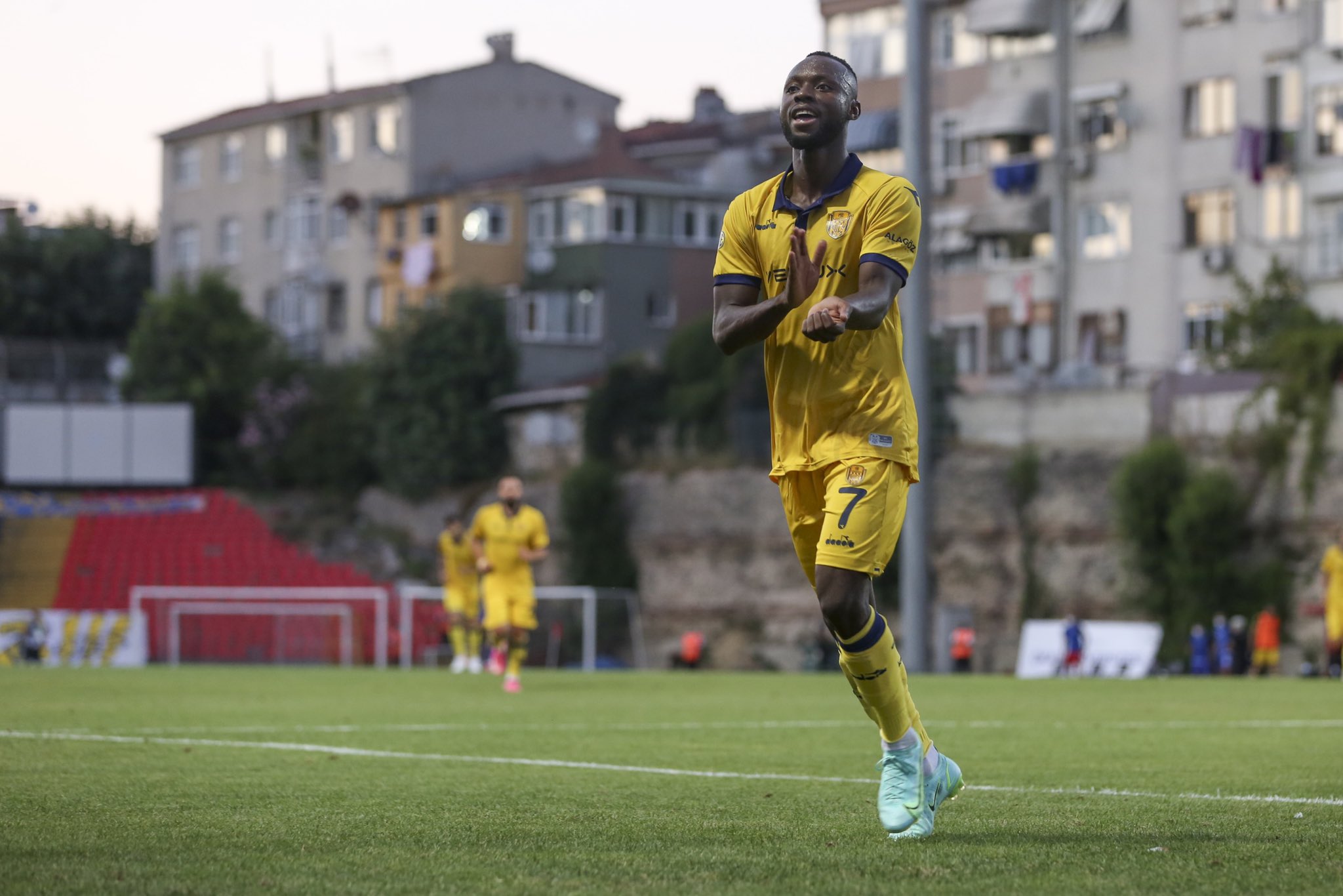 Kwabena Owusu scores in Ankaragucu debut