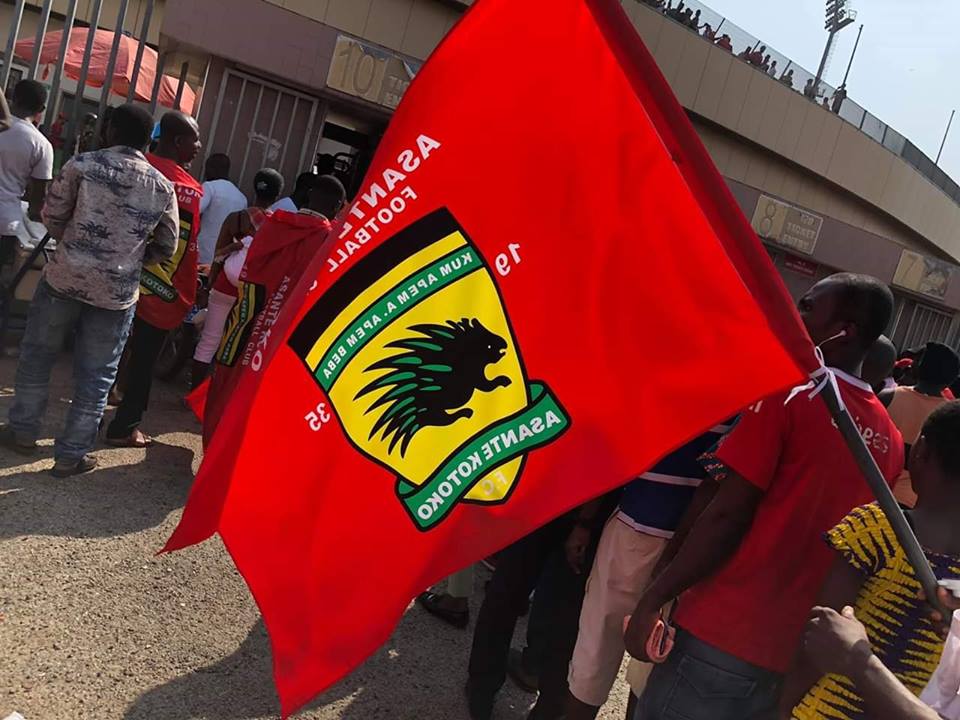 'Peeved' Asante Kotoko fans charge on National Sports Authority