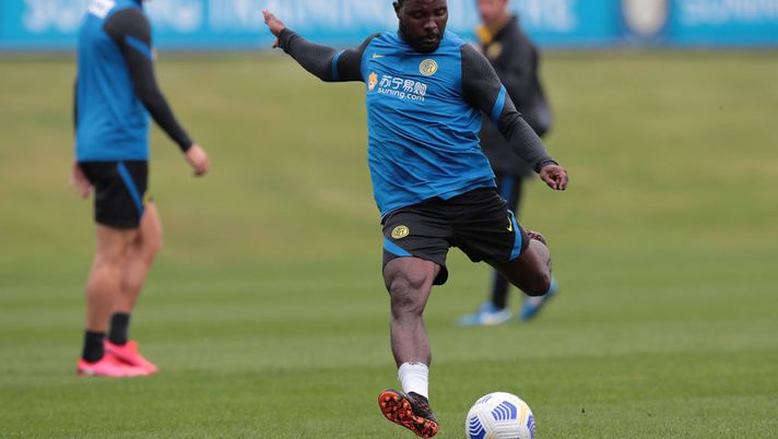 Free agent Kwadwo Asamoah linked with a move to Napoli