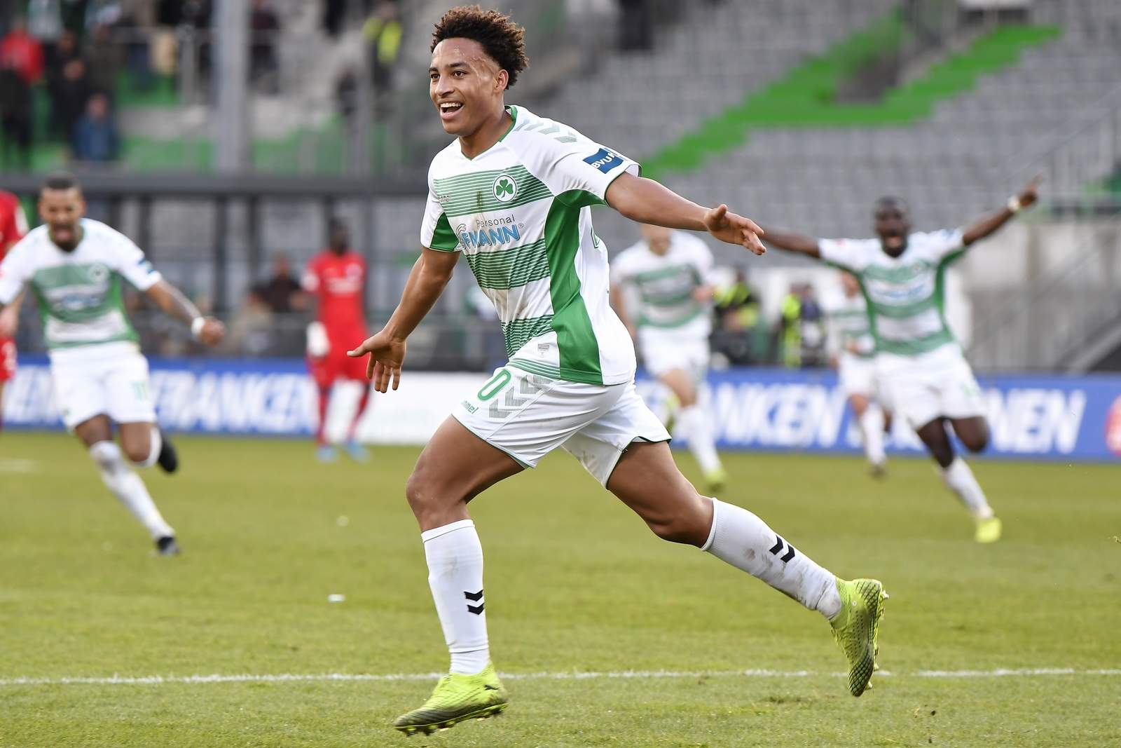 Jamie Leweling welcome Wolfsburg with special guests