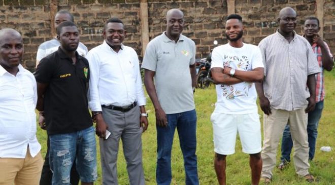 Mubarak Wakaso donates to Tamale Real Republicans with Football equipment and Materials