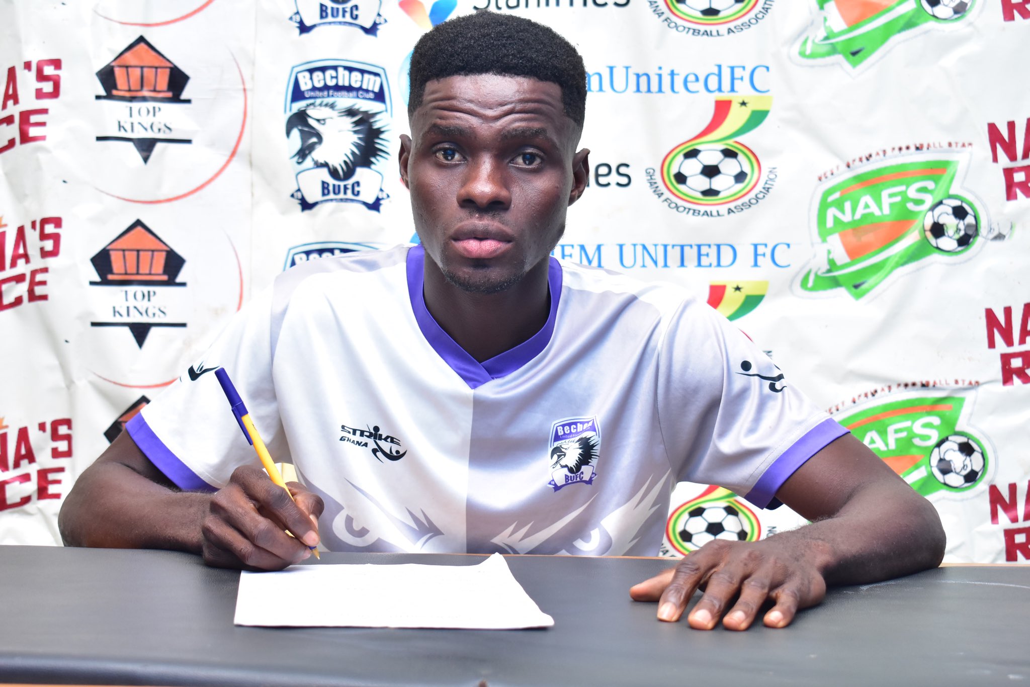 PHOTOS: Bechem United complete the signing of defender Francis Acquah