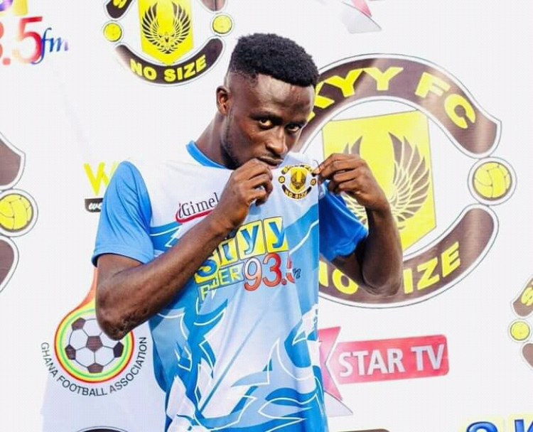 Elmina Sharks complete signing of forward Ebenezer Adukwaw from lower-tier side Skyy FC