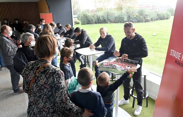 Ghana star Kamaldeen Sulemana engages in signing session for Stade Rennais fans