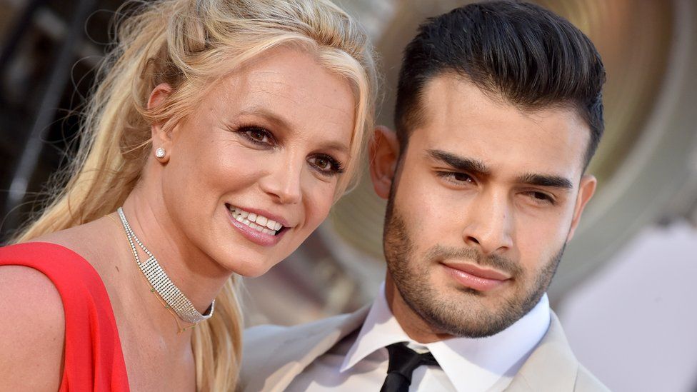 Britney Spears’ third marriage hits the rock, split with husband 14 months on