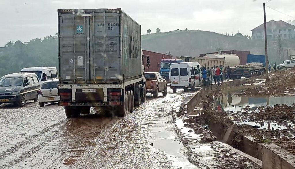 Contractors are busily working on Wassa Agona - Tarkwa road