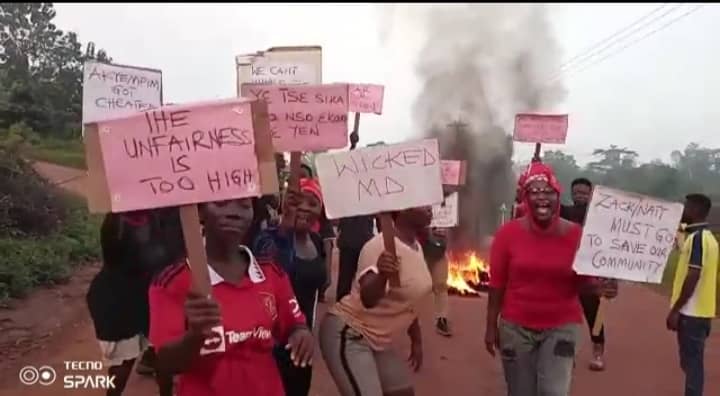 Aggrieved unemployed residents of Wassa Akyempim stage demonstration against mining company