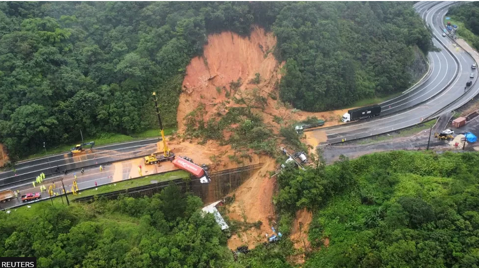 Brazil: Deadly motorway landslide kills two, dozens missing
