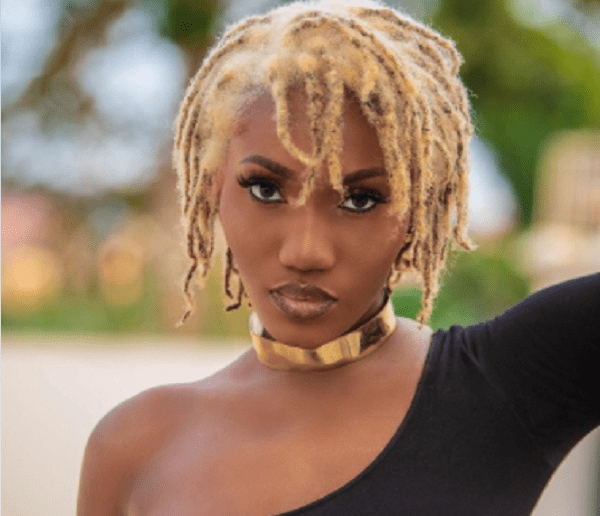I’m won’t wear wigs again – Wendy Shay vows