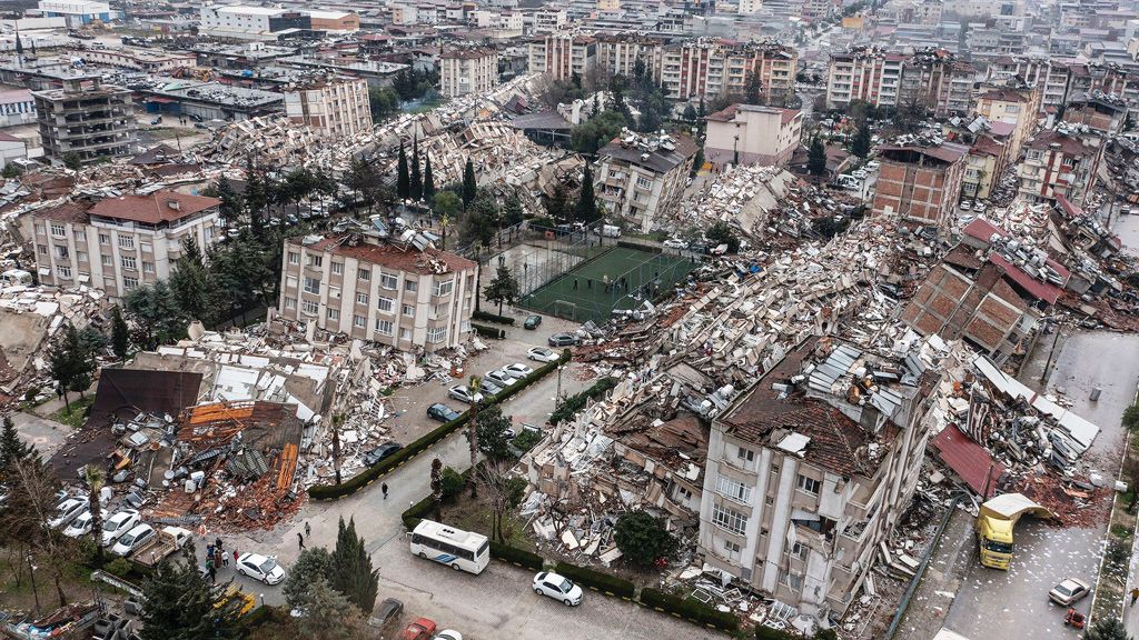 Earthquake: More than 2,000 dead in Turkey and Syria