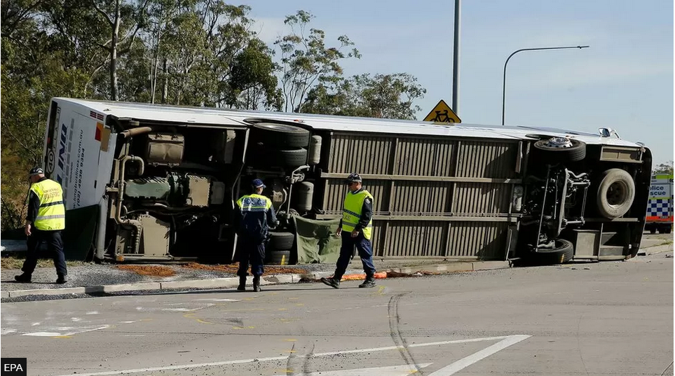 10 killed in wedding bus crash in Australia