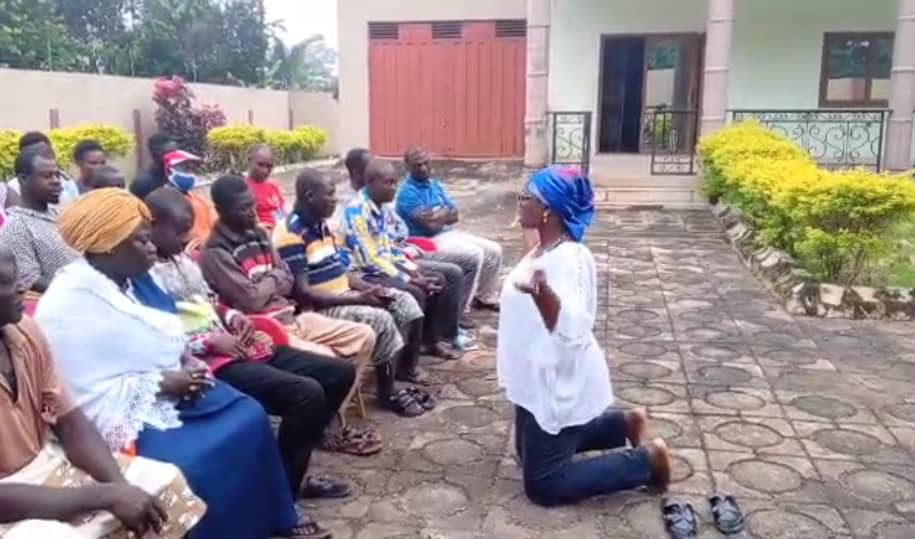 Bono Regional Minister Kneels to Plead for Unity Among NPP Executives