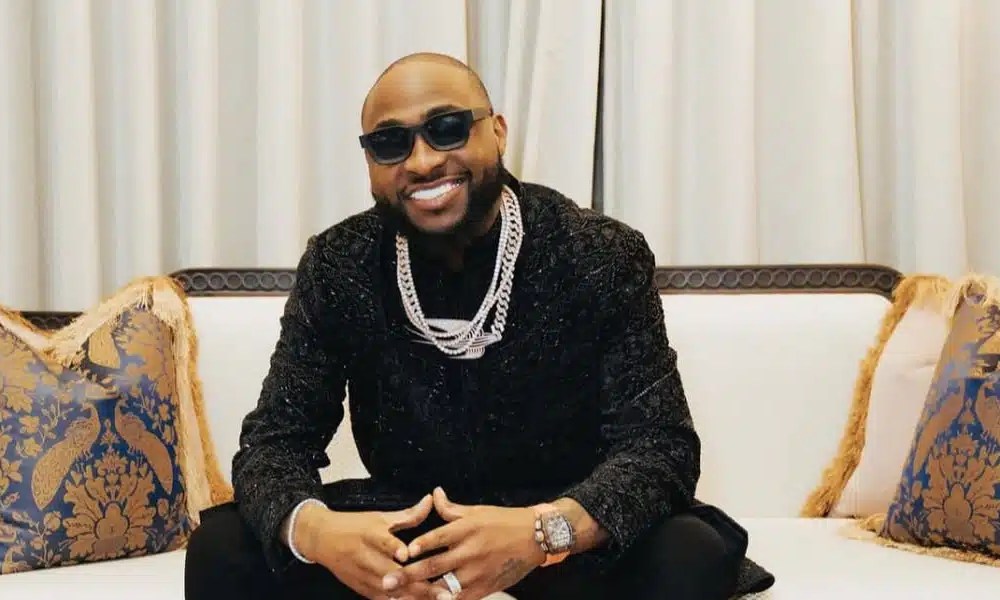 Davido gifts OdumoduBlvck’s girlfriend N10 million after his headies win