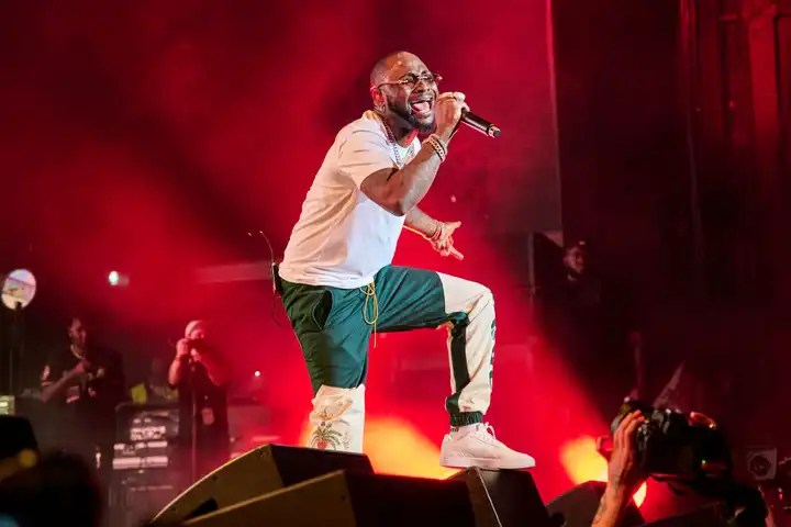 You are a wicked person – Davido slams fan for bringing baby to Umuahia concert