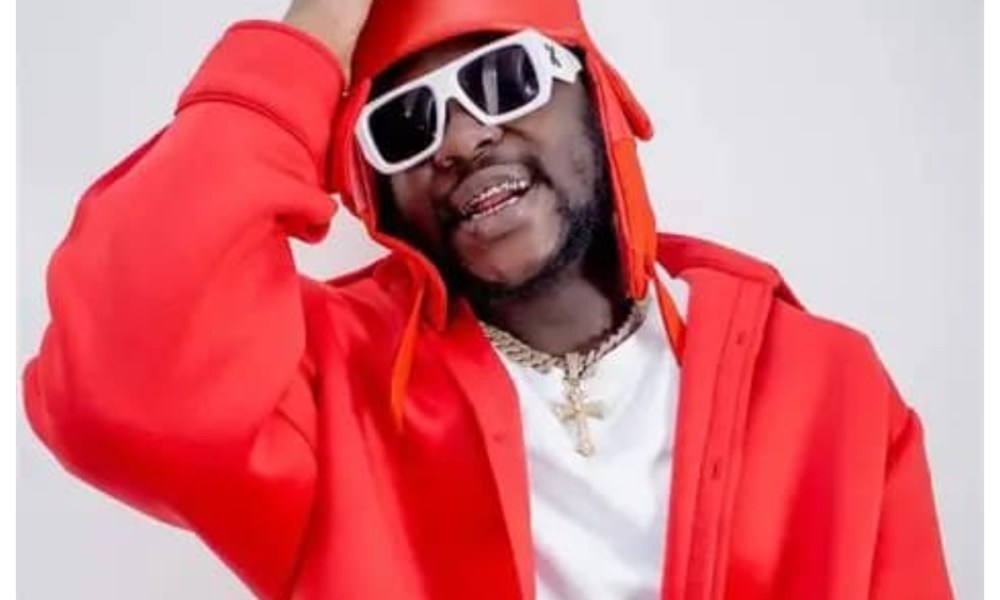 Medikal makes sure you eat — Portfolio praises rapper for loyalty to showbiz liaisons