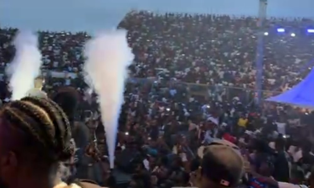Fans go wild as Sarkodie, Shatta Wale perform together
