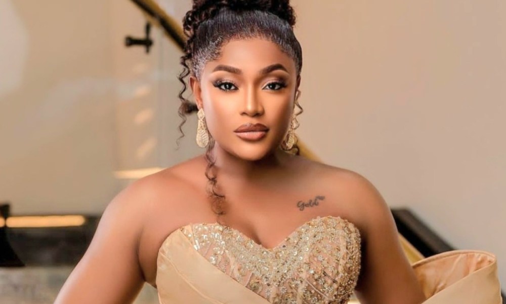 Nigerian actress Lizzy Gold announces death of father in an emotional post